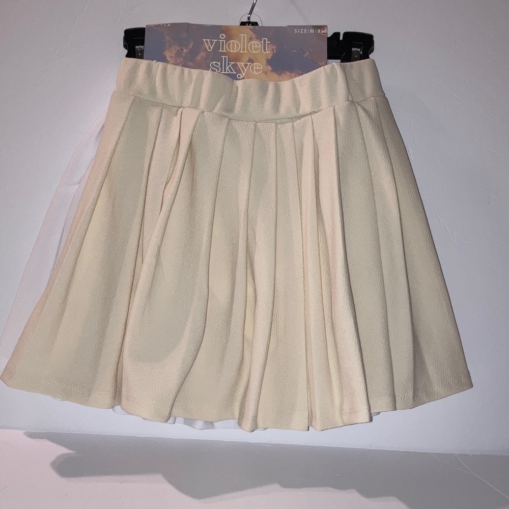 Cream and White Pleated Skort Set Size 8 with 13” length‎